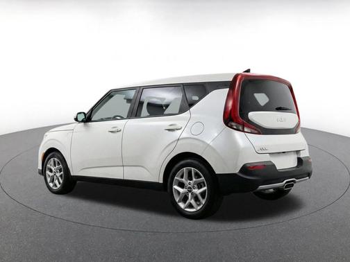Snow White Pearl 2025 Kia Soul LX