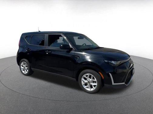 Fusion Black 2025 Kia Soul LX