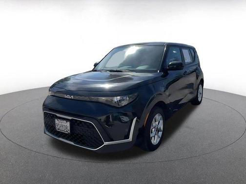 Fusion Black 2025 Kia Soul LX
