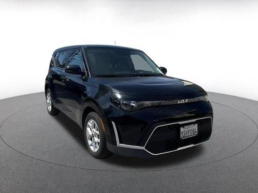 Fusion Black 2025 Kia Soul LX