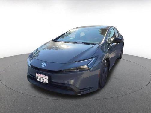 2025 Toyota Prius LE