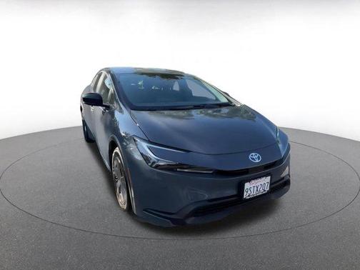 2025 Toyota Prius LE
