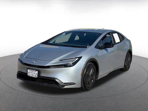 2025 Toyota Prius LE