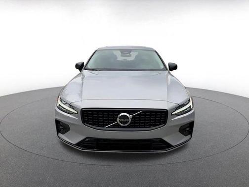 2024 Volvo S60 B5 Core Dark Theme