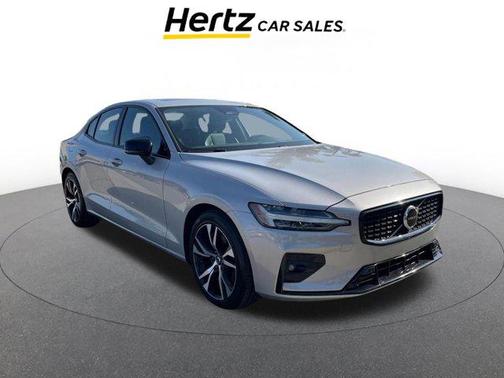 2024 Volvo S60 B5 Core Dark Theme