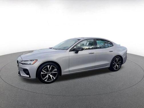 2024 Volvo S60 B5 Core Dark Theme