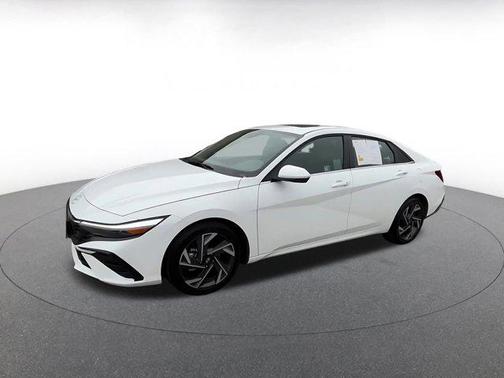 2025 Hyundai ELANTRA SEL