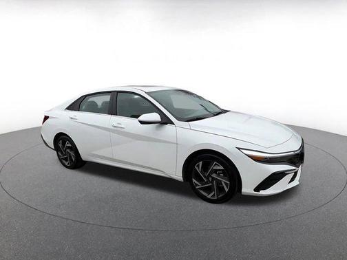 2025 Hyundai ELANTRA SEL