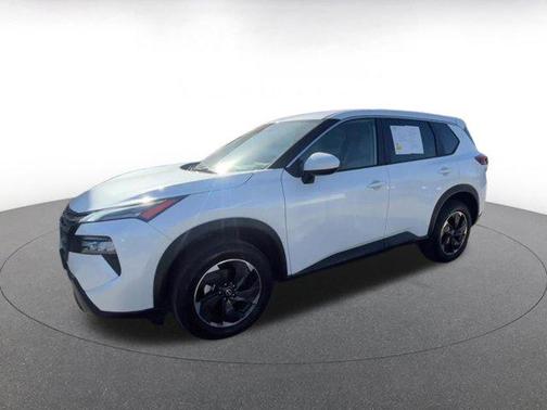Everest White Pearl 2025 Nissan Rogue SV