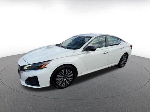 2025 Nissan Altima SV FWD