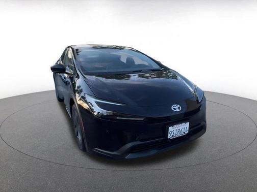2025 Toyota Prius LE