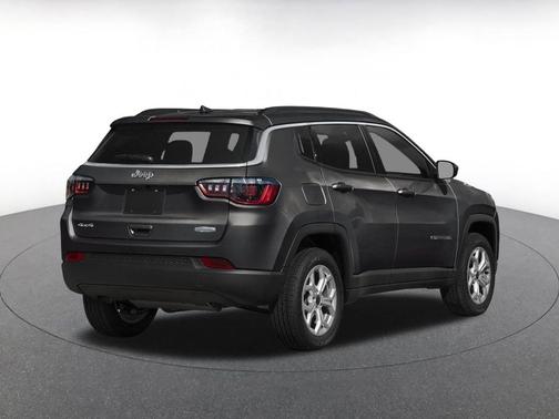 Diamond Black Crystal Pearlcoat 2025 Jeep Compass Latitude