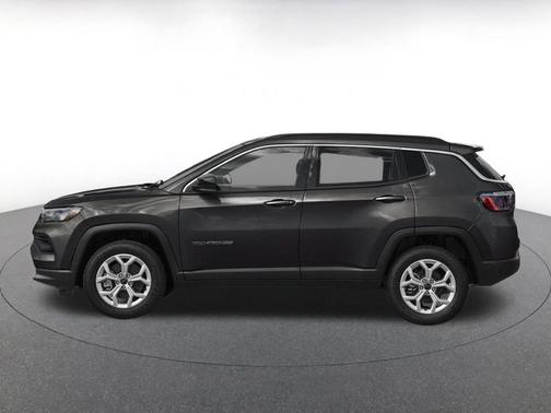 Diamond Black Crystal Pearlcoat 2025 Jeep Compass Latitude