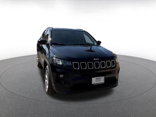 Diamond Black Crystal Pearlcoat 2025 Jeep Compass Latitude