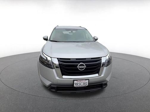 Brilliant Silver Metallic 2025 Nissan Pathfinder SV FWD