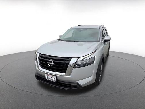 Brilliant Silver Metallic 2025 Nissan Pathfinder SV FWD