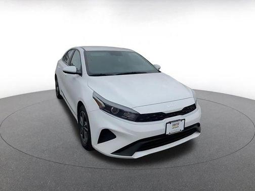 Snow White Pearl 2024 Kia Forte LXS