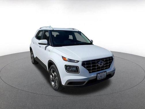 Lunar White 2025 Hyundai VENUE SEL