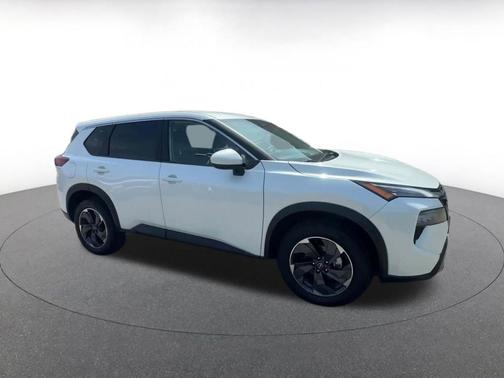 Everest White Pearl 2025 Nissan Rogue SV
