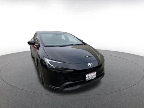 2025 Toyota Prius LE