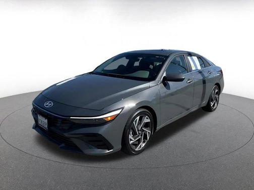 2025 Hyundai ELANTRA SEL