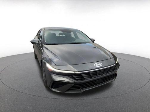 2025 Hyundai ELANTRA SEL