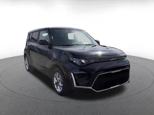 Fusion Black 2025 Kia Soul LX