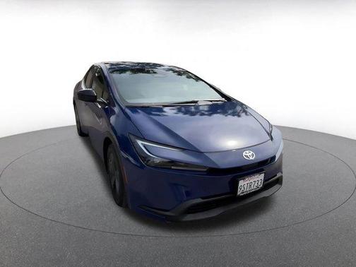 2025 Toyota Prius LE