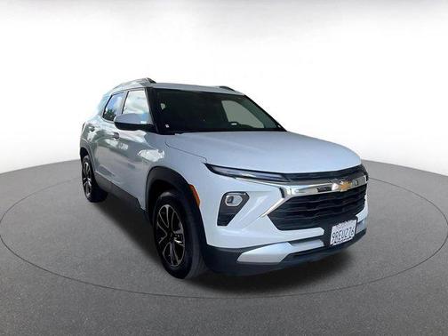 Summit White 2025 Chevrolet Trailblazer LT