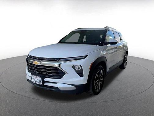 Summit White 2025 Chevrolet Trailblazer LT
