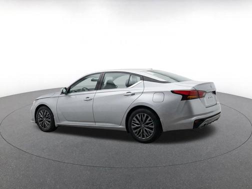 Gun Metallic 2025 Nissan Altima SV FWD