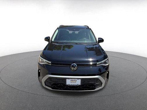 Deep Black Pearl 2025 Volkswagen Taos 1.5T SE