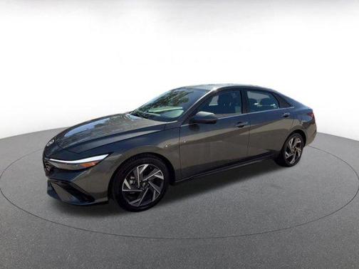 2025 Hyundai ELANTRA SEL