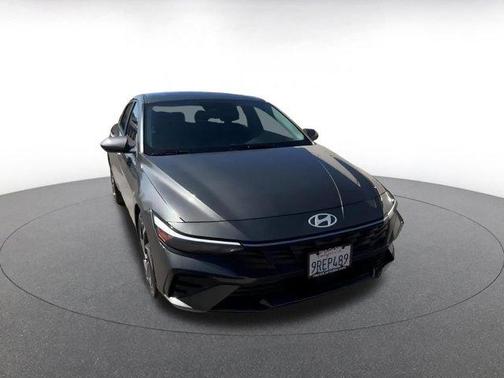 2025 Hyundai ELANTRA SEL