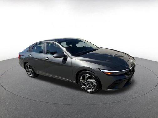 2025 Hyundai ELANTRA SEL