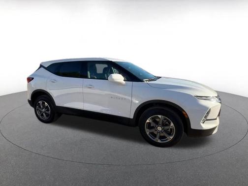 Summit White 2026 Chevrolet Blazer 2LT