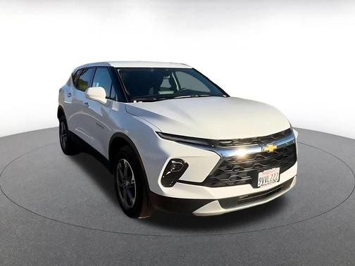 Summit White 2026 Chevrolet Blazer 2LT