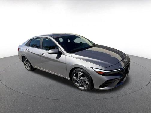 2025 Hyundai ELANTRA SEL