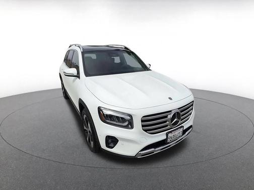 Polar White 2025 Mercedes-Benz GLB 250 4MATIC