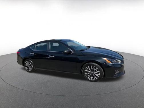 Super Black 2025 Nissan Altima SV FWD