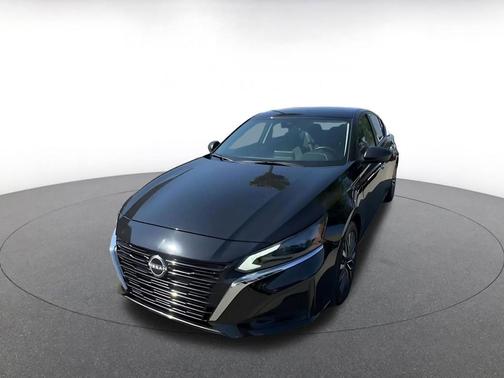 Super Black 2025 Nissan Altima SV FWD