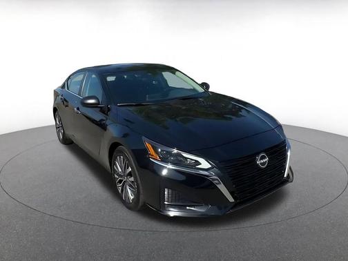 Super Black 2025 Nissan Altima SV FWD