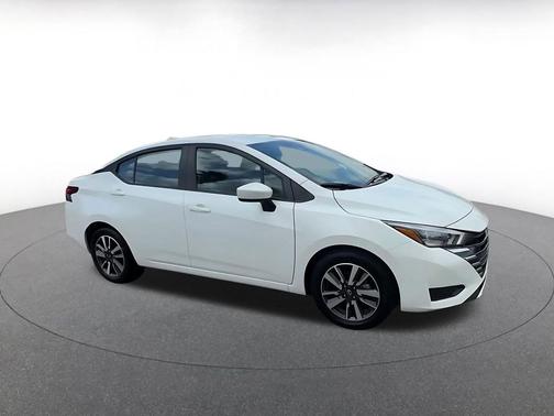 Aspen White Tricoat 2025 Nissan Versa 1.6 SV