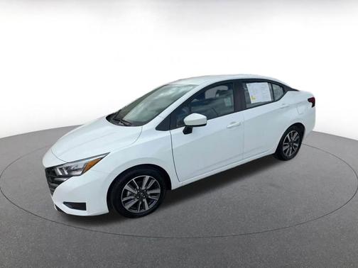Aspen White Tricoat 2025 Nissan Versa 1.6 SV