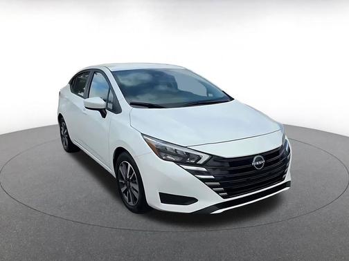 Aspen White Tricoat 2025 Nissan Versa 1.6 SV