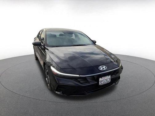 2025 Hyundai ELANTRA SEL