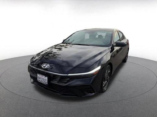 2025 Hyundai ELANTRA SEL