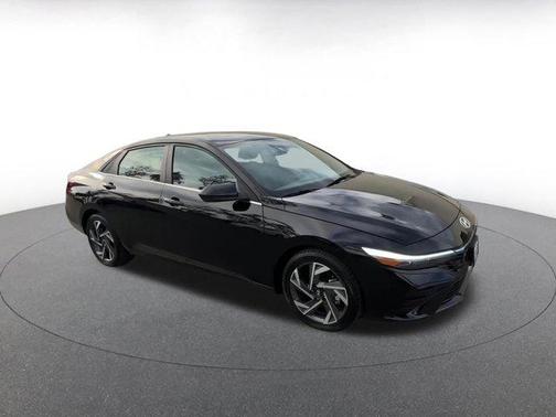 2025 Hyundai ELANTRA SEL