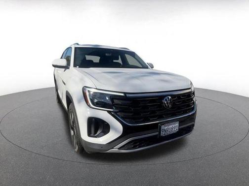 2025 Volkswagen Atlas Cross Sport 2.0T SE w/Technology