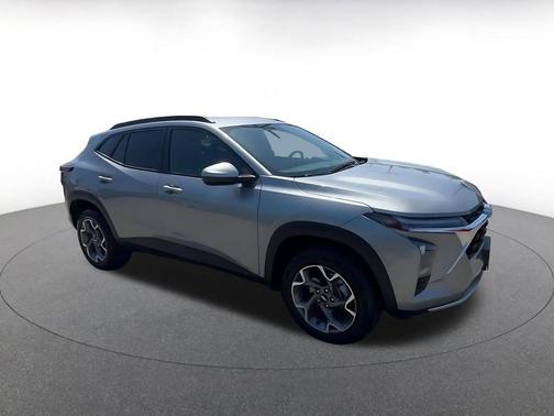 Sterling Gray Metallic 2025 Chevrolet Trax LT